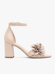 Beżowe sandały z kwiatem. Brązowe sandały Ryłko, bez wzorów, ze skóry, eleganckie, bez obcasa, na słupku, bez zapięcia. Za 479.99 zł.