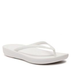 Japonki FitFlop. Białe klapki FitFlop, bez wzorów, bez obcasa. Za 129.99 zł.