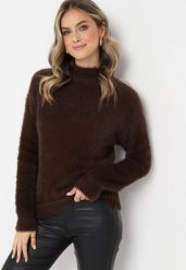 Ciemnobrązowy Sweter z Półgolfem i Dłuższym Włosiem Evassem. Brązowe swetry Born2be, bez wzorów, z dzianiny, bez ramiączek. Za 49.99 zł.