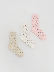 Wzorzyste skarpetki 3 pack - złamana biel. Skarpety Reserved, bez wzorów. Za 39.99 zł.