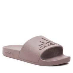 Klapki adidas. Fioletowe klapki Adidas, bez wzorów, bez obcasa. Za 89.99 zł.