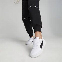 Damskie sneakersy Carina 2.0 PUMA. Białe obuwie sportowe Puma, z materiału, bez zapięcia, trekkingowe. W wyprzedaży za 204.00 zł.