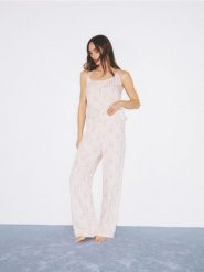 Wzorzysta piżama z wiskozy - złamana biel. Piżamy Reserved, bez wzorów, z tkaniny, bez ramiączek. Za 139.99 zł.