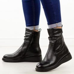 Czarne wysokie botki damskie Vinceza 58557. Czarne botki VINCEZA, na jesień, bez wzorów, z jeansu, z okrągłym noskiem, bez obcasa, na koturnie, bez zapięcia. Za 229.00 zł.