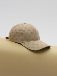 Czapka z daszkiem w monogram - beżowy. Brązowe czapki Sinsay, bez wzorów. Za 19.99 zł.