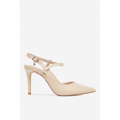 Sandały DeeZee. Brązowe sandały DeeZee, bez wzorów, bez obcasa, na szpilce, bez zapięcia. Za 139.99 zł.