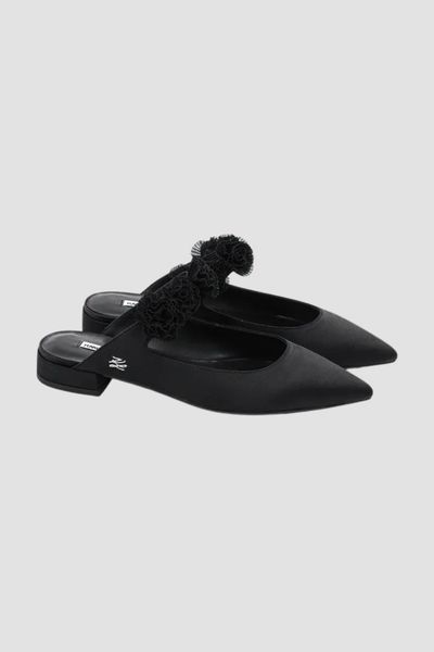 KARL LAGERFELD Czarne damskie baleriny KERRIE, Rozmiar 39. Czarne baleriny KARL LAGERFELD, bez wzorów, bez obcasa. W wyprzedaży za 432.99 zł.