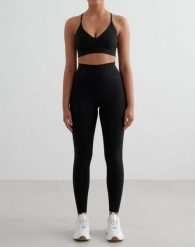 Damskie legginsy wysoki stan, odprowadzające pot, squat proof Sense Tall czarne. Czarne legginsy AIM'N, l, bez wzorów, z elastanu, z podwyższonym stanem, długie. Za 301.00 zł.
