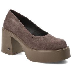 Półbuty damskie Karino, wsuwane na masywnym obcasie skórzane z ozdobami i okrągłym noskiem, brązowe welur, 5648-015-P. Brązowe półbuty wsuwane Karino, z aplikacjami, z weluru, eleganckie, z okrągłym noskiem, bez obcasa, na obcasie, bez zapięcia. Za 424.99 zł.