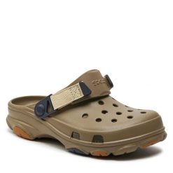Klapki Crocs. Brązowe klapki Crocs, bez wzorów, bez obcasa. Za 259.99 zł.