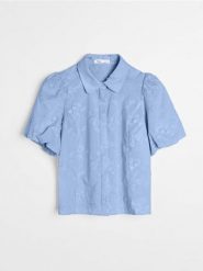 Bawełniana haftowana koszula z bufkami - błękitny. Niebieskie koszule Sinsay, l, bez wzorów, z bawełny, bez kołnierzyka, bez ramiączek. Za 59.99 zł.