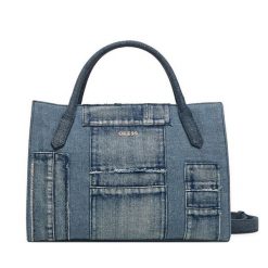 Torebka Guess. Niebieskie torebki klasyczne Guess, z aplikacjami, bez dodatków. Za 577.99 zł.