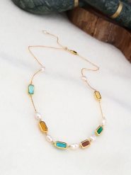 Pierres de Jade Pozłacany naszyjnik z elementami ozdobnymi - dł. 50 cm rozmiar: onesize. Białe naszyjniki Pierres de Jade, z cyrkonią, pozłacane. Za 113.99 zł.