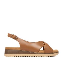 Sandały Lasocki. Brązowe sandały Lasocki, bez wzorów, bez obcasa, na koturnie, bez zapięcia. Za 179.99 zł.
