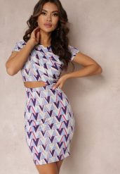 Fioletowa Sukienka Dopasowana z Wycięciem w Geometryczny Print Larai. Fioletowe sukienki Renee, l, bez wzorów, bez kołnierzyka, bez ramiączek, mini, dopasowane. Za 109.99 zł.