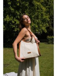 Victor & Hugo Paris Torebka "Zaya" w kolorze kremowo-jasnobrązowym - 35 x 37 x 14 cm rozmiar: onesize. Brązowe torby na ramię Victor & Hugo Paris, bez wzorów, z materiału, na ramię, bez dodatków. Za 413.99 zł.