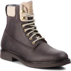 Botki GANT - Ashley 17544830 Graphite Gray G83. Brązowe botki GANT, bez wzorów, z nubiku, bez obcasa, bez zapięcia. W wyprzedaży za 439.00 zł.