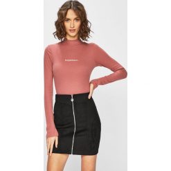 Tally Weijl - Bluzka. Czerwone bluzki TALLY WEIJL, l, bez wzorów, z dzianiny, casualowe, bez kołnierzyka, bez ramiączek. W wyprzedaży za 39.90 zł.