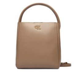 Torebka Calvin Klein. Brązowe torebki klasyczne Calvin Klein, bez wzorów, bez dodatków. Za 569.99 zł.