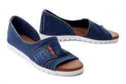 ARTIKER RELAKS 40C0235 jeans, sandały damskie. Niebieskie sandały Artiker Relaks, bez wzorów, z jeansu, bez obcasa, bez zapięcia. Za 214.90 zł.