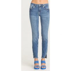 JEANSY SWEET SLIM FIT LIU JO. Niebieskie jeansy Liu Jo, z aplikacjami. Za 395.40 zł.