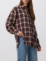Bawełniana koszula w kratę - ciemnobrązowy. Brązowe koszule Reserved, l, bez wzorów, z bawełny, bez kołnierzyka, bez ramiączek. Za 99.99 zł.