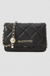 VALENTINO Czarna torebka damska Ocarina Flap Bag. Czarne listonoszki Valentino by Mario Valentino, bez wzorów, ze skóry ekologicznej, bez dodatków. W wyprzedaży za 257.99 zł.