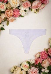 Białe Bezszwowe Majtki Stringi Cevlun. Białe stringi Born2be, bez wzorów. W wyprzedaży za 6.99 zł.