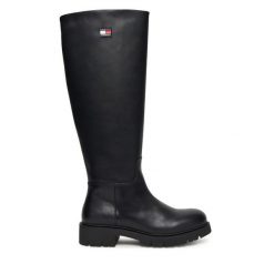 Kozaki Tommy Jeans. Czarne kozaki Tommy Jeans, z jeansu, bez obcasa, na płaskiej podeszwie, bez zapięcia. Za 899.99 zł.