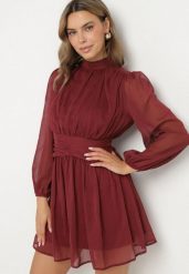 Bordowa Sukienka Rozkloszowane ze Stójką Marszczeniami i Transparentnymi Ramionami Belabria. Czerwone sukienki Born2be, na co dzień, l, bez wzorów, klasyczne, bez kołnierzyka, bez ramiączek, rozkloszowane. Za 149.99 zł.