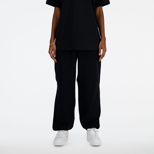 Spodnie damskie New Balance WP41513BK – czarne. Czarne spodnie dresowe New Balance, m, bez wzorów, z bawełny, z podwyższonym stanem. Za 359.99 zł.