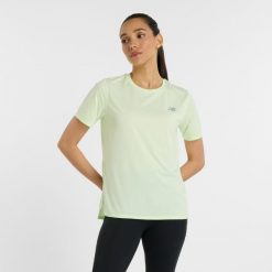 Koszulka damska New Balance WT41222MEW – miętowa. Zielone bluzki New Balance, s, bez wzorów, z materiału, eleganckie, bez kołnierzyka, bez ramiączek. Za 99.99 zł.