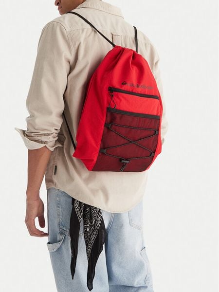 Quiksilver Worek CEOWB-QUIC-M-001-09 Czerwony. Czerwone torebki klasyczne Quiksilver, bez wzorów, z materiału, bez dodatków. Za 79.99 zł.
