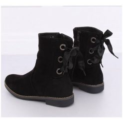 Botki na płaskim obcasie czarne 5696 BLACK. Czarne botki FunKee.pl, bez wzorów, z futra, bez obcasa, na płaskiej podeszwie, bez zapięcia. Za 102.99 zł.