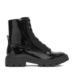 Trzewiki Nine West. Czarne botki Nine West, bez wzorów, bez obcasa, na płaskiej podeszwie, bez zapięcia. Za 279.99 zł.