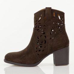 D.Brązowe botki damskie na słupku M.Daszyński Sa250-5. Brązowe botki M.Daszyński, na jesień, bez wzorów, z jeansu, z okrągłym noskiem, bez obcasa, na obcasie, bez zapięcia. Za 229.00 zł.