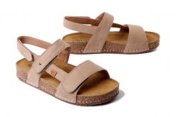 JOSEF SEIBEL 64902 381 200 Hannah 02 beige, sandały damskie. Brązowe sandały Josef Seibel, bez wzorów, bez obcasa, na płaskiej podeszwie, bez zapięcia. Za 349.90 zł.