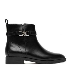 Botki Nine West. Czarne botki Nine West, bez wzorów, bez obcasa, na płaskiej podeszwie, bez zapięcia. Za 269.99 zł.