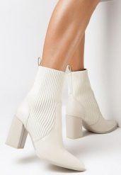 Beżowe Botki Jilleane. Brązowe botki Born2be, bez wzorów, prążkowane, ze szpiczastym noskiem, bez obcasa, na obcasie, bez zapięcia. Za 79.99 zł.