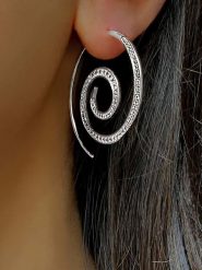 DI GIORGIO Srebrne kolczyki z cyrkoniami rozmiar: onesize. Szare kolczyki DI GIORGIO, z cyrkonią, srebrne, z zapięciem typu bigiel. Za 199.95 zł.