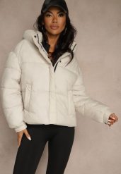 Biała Kurtka Puffer z Pikowaniem Kapturem i Kieszonką przy Rękawie Galeida. Białe kurtki narciarskie Renee, l, bez wzorów, z jeansu, narciarskie. Za 179.99 zł.