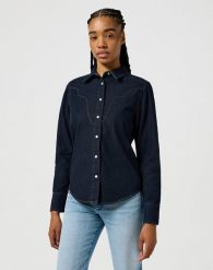 WRANGLER DAMSKA KOSZULA SLIM YOKE SHIRT FROSTED DENIM 112357525 W527018371. Koszule Wrangler, m, bez wzorów, z denimu, bez kołnierzyka, bez ramiączek. Za 199.99 zł.
