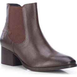 Buty damskie. Brązowe botki Wittchen, na jesień, bez wzorów, ze skóry, bez obcasa, bez zapięcia. W wyprzedaży za 189.90 zł.