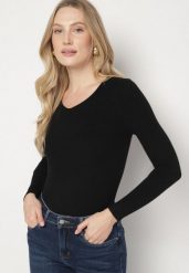 Czarny Dopasowany Sweter z Prążkowanej Dzianiny z Bawełną z Dekoltem w Serek Tesma. Czarne swetry Born2be, uniwersalny, bez wzorów, z bawełny, bez ramiączek. Za 49.99 zł.