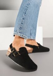 Czarne Sandały Chodaki z Ozdobną Klamerką i Paskiem Senelra. Czarne sandały Renee, bez wzorów, eleganckie, bez obcasa, na obcasie, bez zapięcia. Za 69.99 zł.