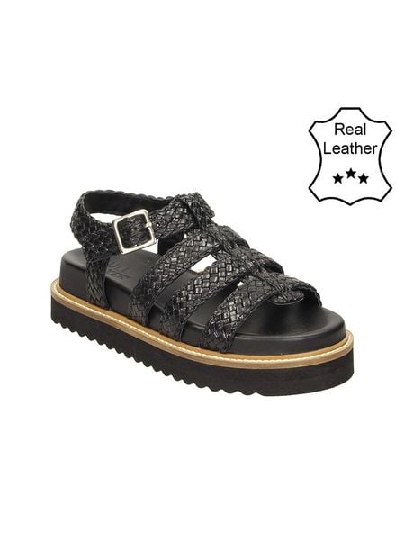 Bullboxer Skórzane sandały w kolorze czarnym rozmiar: 37. Czarne sandały Bullboxer, bez wzorów, klasyczne, z otwartym noskiem, bez obcasa, bez zapięcia. Za 243.84 zł.