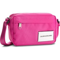 Torebka CALVIN KLEIN JEANS - Sport Essential Came K40K400393 621. Czerwone listonoszki Calvin Klein Jeans, bez wzorów, z jeansu, eleganckie, bez dodatków. W wyprzedaży za 229.00 zł.