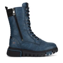 Botki Mustang. Niebieskie botki Mustang, bez wzorów, bez obcasa, na płaskiej podeszwie, bez zapięcia. Za 399.99 zł.