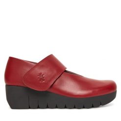 Półbuty Fly London. Czerwone czółenka Fly London, bez wzorów, bez obcasa, na koturnie, bez zapięcia. Za 439.99 zł.