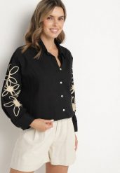 Czarna Bawełniana Koszula Oversize z Kwiatowymi Aplikacjami Fadella. Czarne koszule Born2be, s, z aplikacjami, z bawełny, eleganckie, bez kołnierzyka, bez ramiączek. Za 74.99 zł.